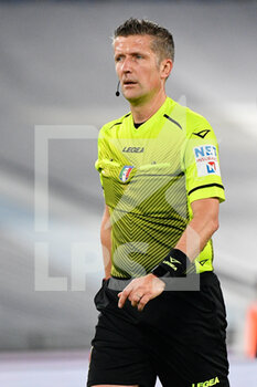 2021-04-26 - Daniele Orsato referee seen in action during the Italian Football Championship League A 2020/2021 match between SS Lazio vs AC Milan at the Olimpic Stadium in Rome. - SS LAZIO VS AC MILAN - ITALIAN SERIE A - SOCCER