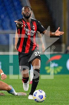 2021-04-26 - Fikayo Tomori of AC Milan seen in action during the Italian Football Championship League A 2020/2021 match between SS Lazio vs AC Milan at the Olimpic Stadium in Rome. - SS LAZIO VS AC MILAN - ITALIAN SERIE A - SOCCER