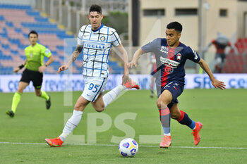 2021-05-01 - Adam Ounas (Crotone FC) and Alessandro Bastoni (FC Inter) - FC CROTONE VS INTER - FC INTERNAZIONALE - ITALIAN SERIE A - SOCCER