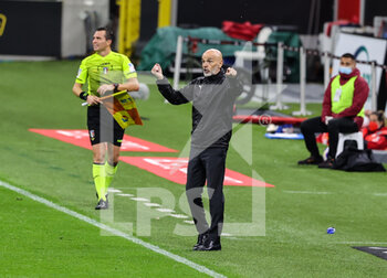 2021-05-01 - Head Coach of AC Milan Stefano Pioli reacts from the bench during the Serie A 2020/21 football match between AC Milan vs Benevento Calcio at Giuseppe Meazza Stadium, Milan, Italy on May 01, 2021 - Photo FCI / Fabrizio Carabelli - AC MILAN VS BENEVENTO CALCIO - ITALIAN SERIE A - SOCCER