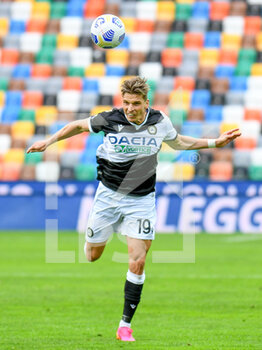 2021-05-02 - Jens Stryger Larsen (Udinese) header - UDINESE CALCIO VS JUVENTUS FC - ITALIAN SERIE A - SOCCER