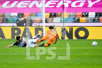 2021-05-02 - Foul of Tolgay Arslan (Udinese) on Juan Cuadrado (Juventus) - UDINESE CALCIO VS JUVENTUS FC - ITALIAN SERIE A - SOCCER