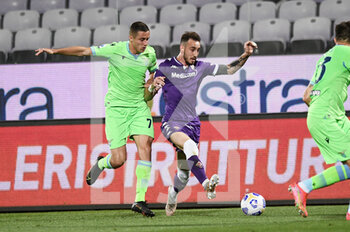 2021-05-08 - Gaetano Castrovilli (ACF Fiorentina) in azione contrastato da Adam Marusic (SS Lazio) - ACF FIORENTINA VS SS LAZIO  - ITALIAN SERIE A - SOCCER