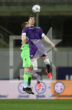 2021-05-08 - Dusan Vlahovic (ACF Fiorentina) in azione contrastato da Lucas Leiva (SS Lazio) - ACF FIORENTINA VS SS LAZIO  - ITALIAN SERIE A - SOCCER
