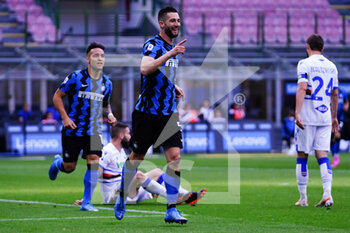 2021-05-08 - Roberto Gagliardini (FC Inter) celebrate his goal during the Italian championship Serie A football match between FC Internazionale and UC Sampdoria on May 8, 2021 at Giuseppe Meazza stadium in Milan, Italy - Photo Morgese-Rossini / DPPI - INTER - FC INTERNAZIONALE VS UC SAMPDORIA - ITALIAN SERIE A - SOCCER