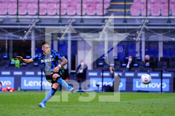 2021-05-08 - Lautaro Martinez (FC Inter) score the penalty during the Italian championship Serie A football match between FC Internazionale and UC Sampdoria on May 8, 2021 at Giuseppe Meazza stadium in Milan, Italy - Photo Morgese-Rossini / DPPI - INTER - FC INTERNAZIONALE VS UC SAMPDORIA - ITALIAN SERIE A - SOCCER