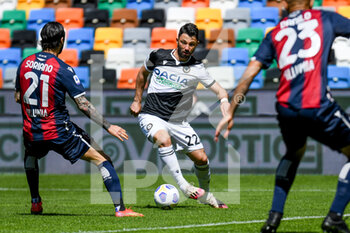 2021-05-08 - Tolgay Arslan (Udinese) in action hindered by Roberto Soriano (Bologna) - UDINESE CALCIO VS BOLOGNA FC - ITALIAN SERIE A - SOCCER