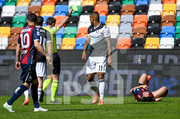 2021-05-08 - Silva Souza Walace (Udinese) cautioned by the referee of the match Daniele Santoro after the foul on Riccardo Orsolini (Bologna) - UDINESE CALCIO VS BOLOGNA FC - ITALIAN SERIE A - SOCCER