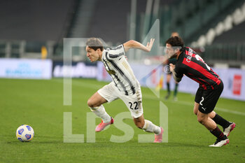 2021-05-09 - Davide Calabria (AC Milan) chases Federico Chiesa (Juventus FC) - JUVENTUS FC VS AC MILAN - ITALIAN SERIE A - SOCCER
