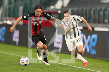 2021-05-09 - Federico Chiesa (Juventus FC) chases Davide Calabria (AC Milan) - JUVENTUS FC VS AC MILAN - ITALIAN SERIE A - SOCCER