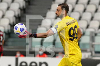 2021-05-09 - Gianluigi Donnarumma (AC Milan) with the ball in his hand about to kick it - JUVENTUS FC VS AC MILAN - ITALIAN SERIE A - SOCCER