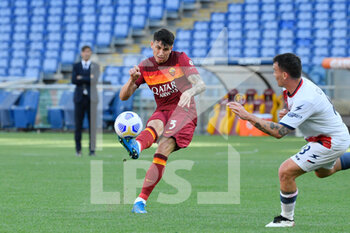 2021-05-09 - Roger Ibanez of AS Roma seen in action during the Italian Football Championship League A 2020/2021 match between AS Roma vs FC Crotone at the Olimpic Stadium in Rome. - AS ROMA VS FC CROTONE - ITALIAN SERIE A - SOCCER