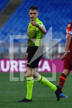 2021-05-09 - Simone Sozza referee seen in action during the Italian Football Championship League A 2020/2021 match between AS Roma vs FC Crotone at the Olimpic Stadium in Rome. - AS ROMA VS FC CROTONE - ITALIAN SERIE A - SOCCER