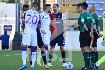 2021-05-12 - Diego Godin of Cagliari Calcio, Cristiano Biraghi of Fiorentina - CAGLIARI CALCIO VS ACF FIORENTINA - ITALIAN SERIE A - SOCCER