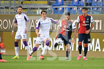 2021-05-12 - Nahitan Nandez of Cagliari Calcio and Dusan Vlahovic of Fiorentina - CAGLIARI CALCIO VS ACF FIORENTINA - ITALIAN SERIE A - SOCCER