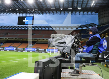 2021-05-12 - Cameramen television during the Serie A 2020/21 football match between FC Internazionale and AS Roma at Giuseppe Meazza Stadium, Milan, Italy on May 12, 2021 - Photo FCI / Fabrizio Carabelli - INTER - FC INTERNAZIONALE VS AS ROMA - ITALIAN SERIE A - SOCCER