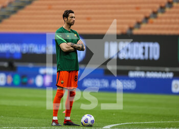 2021-05-12 - Antonio Mirante of AS Roma warms up during the Serie A 2020/21 football match between FC Internazionale and AS Roma at Giuseppe Meazza Stadium, Milan, Italy on May 12, 2021 - Photo FCI / Fabrizio Carabelli - INTER - FC INTERNAZIONALE VS AS ROMA - ITALIAN SERIE A - SOCCER