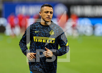 2021-05-12 - Alexis Sanchez of FC Internazionale warms up during the Serie A 2020/21 football match between FC Internazionale and AS Roma at Giuseppe Meazza Stadium, Milan, Italy on May 12, 2021 - Photo FCI / Fabrizio Carabelli - INTER - FC INTERNAZIONALE VS AS ROMA - ITALIAN SERIE A - SOCCER