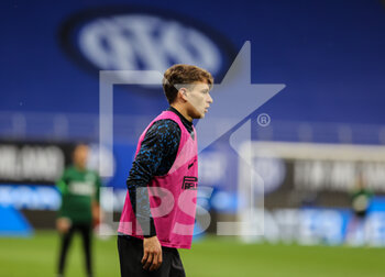 2021-05-12 - Nicolo Barella of FC Internazionale warms up during the Serie A 2020/21 football match between FC Internazionale and AS Roma at Giuseppe Meazza Stadium, Milan, Italy on May 12, 2021 - Photo FCI / Fabrizio Carabelli - INTER - FC INTERNAZIONALE VS AS ROMA - ITALIAN SERIE A - SOCCER