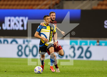 2021-05-12 - Alexis Sanchez of FC Internazionale fights for the ball against Davide Santon of AS Roma during the Serie A 2020/21 football match between FC Internazionale and AS Roma at Giuseppe Meazza Stadium, Milan, Italy on May 12, 2021 - Photo FCI / Fabrizio Carabelli - INTER - FC INTERNAZIONALE VS AS ROMA - ITALIAN SERIE A - SOCCER