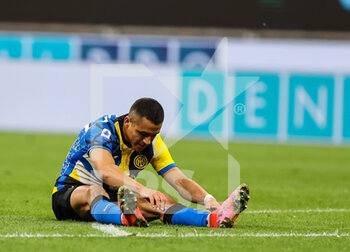 2021-05-12 - Alexis Sanchez of FC Internazionale injured during the Serie A 2020/21 football match between FC Internazionale and AS Roma at Giuseppe Meazza Stadium, Milan, Italy on May 12, 2021 - Photo FCI / Fabrizio Carabelli - INTER - FC INTERNAZIONALE VS AS ROMA - ITALIAN SERIE A - SOCCER
