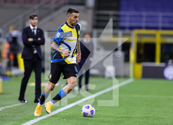 2021-05-12 - Matias Vecino of FC Internazionale in action during the Serie A 2020/21 football match between FC Internazionale and AS Roma at Giuseppe Meazza Stadium, Milan, Italy on May 12, 2021 - Photo FCI / Fabrizio Carabelli - INTER - FC INTERNAZIONALE VS AS ROMA - ITALIAN SERIE A - SOCCER