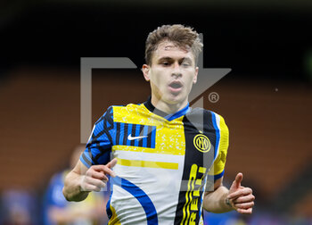 2021-05-12 - Nicolo Barella of FC Internazionale in action during the Serie A 2020/21 football match between FC Internazionale and AS Roma at Giuseppe Meazza Stadium, Milan, Italy on May 12, 2021 - Photo FCI / Fabrizio Carabelli - INTER - FC INTERNAZIONALE VS AS ROMA - ITALIAN SERIE A - SOCCER