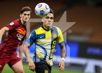 2021-05-12 - Lautaro Martínez of FC Internazionale in action during the Serie A 2020/21 football match between FC Internazionale and AS Roma at Giuseppe Meazza Stadium, Milan, Italy on May 12, 2021 - Photo FCI / Fabrizio Carabelli - INTER - FC INTERNAZIONALE VS AS ROMA - ITALIAN SERIE A - SOCCER