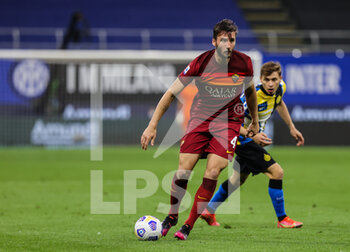 2021-05-12 - Bryan Cristante of AS Roma in action during the Serie A 2020/21 football match between FC Internazionale and AS Roma at Giuseppe Meazza Stadium, Milan, Italy on May 12, 2021 - Photo FCI / Fabrizio Carabelli - INTER - FC INTERNAZIONALE VS AS ROMA - ITALIAN SERIE A - SOCCER