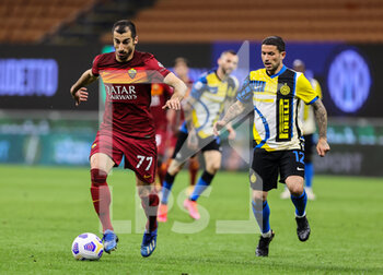 2021-05-12 - Henrikh Mkhitaryan of AS Roma in action during the Serie A 2020/21 football match between FC Internazionale and AS Roma at Giuseppe Meazza Stadium, Milan, Italy on May 12, 2021 - Photo FCI / Fabrizio Carabelli - INTER - FC INTERNAZIONALE VS AS ROMA - ITALIAN SERIE A - SOCCER