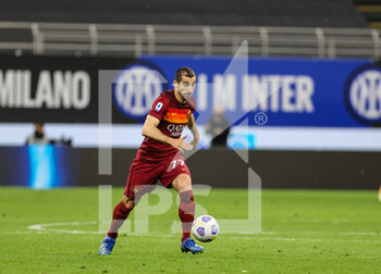 2021-05-12 - Henrikh Mkhitaryan of AS Roma in action during the Serie A 2020/21 football match between FC Internazionale and AS Roma at Giuseppe Meazza Stadium, Milan, Italy on May 12, 2021 - Photo FCI / Fabrizio Carabelli - INTER - FC INTERNAZIONALE VS AS ROMA - ITALIAN SERIE A - SOCCER