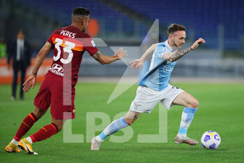 2021-05-15 - Manuel Lazzari of Lazio (R) in action during the Italian championship Serie A football match between AS Roma and SS Lazio on May 15, 2021 at Stadio Olimpico in Rome, Italy - Photo Federico Proietti / DPPI - AS ROMA VS SS LAZIO - ITALIAN SERIE A - SOCCER
