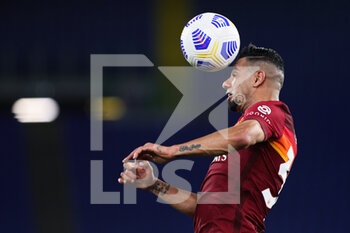 2021-05-15 - Bruno Peres of Roma goes for a header during the Italian championship Serie A football match between AS Roma and SS Lazio on May 15, 2021 at Stadio Olimpico in Rome, Italy - Photo Federico Proietti / DPPI - AS ROMA VS SS LAZIO - ITALIAN SERIE A - SOCCER