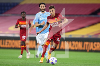 2021-05-15 - Stephan El Shaarawy of Roma in action under pressure from Luis Alberto of Lazio during the Italian championship Serie A football match between AS Roma and SS Lazio on May 15, 2021 at Stadio Olimpico in Rome, Italy - Photo Federico Proietti / DPPI - AS ROMA VS SS LAZIO - ITALIAN SERIE A - SOCCER