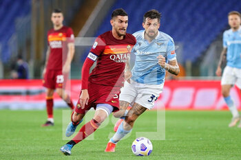 2021-05-15 - Lorenzo Pellegrini of Roma (L) vies for the ball with Francesco Acerbi of Lazio (R) during the Italian championship Serie A football match between AS Roma and SS Lazio on May 15, 2021 at Stadio Olimpico in Rome, Italy - Photo Federico Proietti / DPPI - AS ROMA VS SS LAZIO - ITALIAN SERIE A - SOCCER