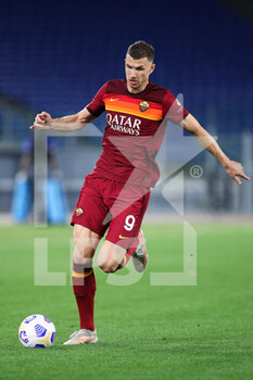 2021-05-15 - Edin Dzeko of Roma in action during the Italian championship Serie A football match between AS Roma and SS Lazio on May 15, 2021 at Stadio Olimpico in Rome, Italy - Photo Federico Proietti / DPPI - AS ROMA VS SS LAZIO - ITALIAN SERIE A - SOCCER