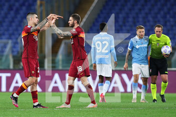 2021-05-15 - Gianluca Mancini (L) and Davide Santon (R) of Roma celebrate at the end of the Italian championship Serie A football match between AS Roma and SS Lazio on May 15, 2021 at Stadio Olimpico in Rome, Italy - Photo Federico Proietti / DPPI - AS ROMA VS SS LAZIO - ITALIAN SERIE A - SOCCER