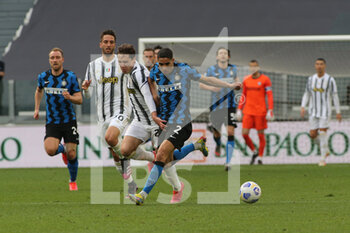 2021-05-15 - Federico Chiesa (Juventus FC) vs Achraf Hakimi (FC Inter) - JUVENTUS FC VS INTER - FC INTERNAZIONALE - ITALIAN SERIE A - SOCCER