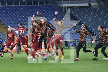 2021-05-15 -  Players AS Roma Celebrate after winning  - AS ROMA VS SSC LAZIO  - ITALIAN SERIE A - SOCCER