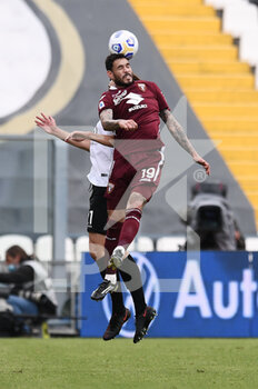 2021-05-15 - Antonio Sanabria (Torino FC) in action against Salva Ferrer (Spezia Calcio) - SPEZIA CALCIO VS TORINO FC - ITALIAN SERIE A - SOCCER