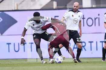 2021-05-15 - M'Bala Nzola (Spezia Calcio) in action against Armando Izzo (Torino FC) - SPEZIA CALCIO VS TORINO FC - ITALIAN SERIE A - SOCCER