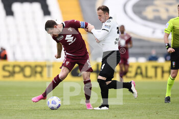 2021-05-15 - Andrea Belotti (Torino FC) in action against Ardian Ismajli (Spezia Calcio) - SPEZIA CALCIO VS TORINO FC - ITALIAN SERIE A - SOCCER