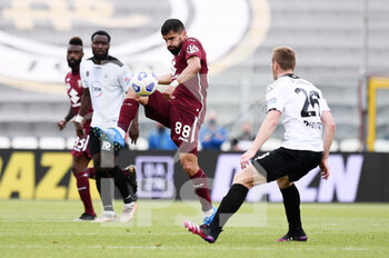 2021-05-15 - Tomas Rincon (Torino FC) in action against Tommaso Pobega (Spezia Calcio) - SPEZIA CALCIO VS TORINO FC - ITALIAN SERIE A - SOCCER