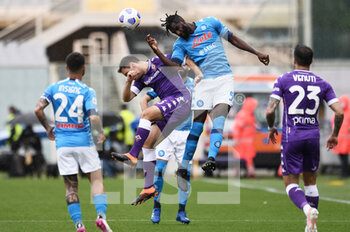 2021-05-16 - Tiemouè Bakayoko (Napoli SSC) in azione contrastato da Giacomo Bonaventura (ACF Fiorentina) - ACF FIORENTINA VS SSC NAPOLI - ITALIAN SERIE A - SOCCER