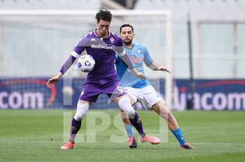 2021-05-16 - Dusan Vlahovic (ACF Fiorentina) in azione contrastato da Kostas Manolas (Napoli SSC) - ACF FIORENTINA VS SSC NAPOLI - ITALIAN SERIE A - SOCCER