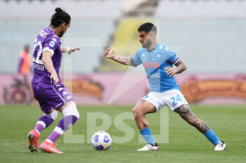 2021-05-16 - Lorenzo Insigne (Napoli SSC) in azione contrastato da Martin Caceres (ACF Fiorentina) - ACF FIORENTINA VS SSC NAPOLI - ITALIAN SERIE A - SOCCER