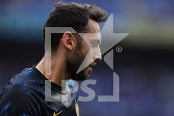 2021-08-21 - Hakan Calhanoglu of FC Internazionale warms up during the Serie A 2021/22 football match between FC Internazionale and Genoa CFC at Giuseppe Meazza Stadium, Milan, Italy on August 21, 2021 - Photo FCI / Fabrizio Carabelli - INTER - FC INTERNAZIONALE VS GENOA CFC - ITALIAN SERIE A - SOCCER