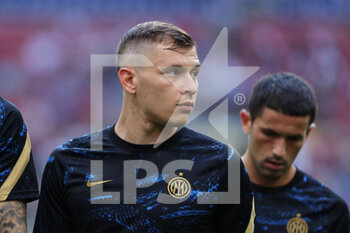 2021-08-21 - Nicolò Barella of FC Internazionale warms up during the Serie A 2021/22 football match between FC Internazionale and Genoa CFC at Giuseppe Meazza Stadium, Milan, Italy on August 21, 2021 - Photo FCI / Fabrizio Carabelli - INTER - FC INTERNAZIONALE VS GENOA CFC - ITALIAN SERIE A - SOCCER
