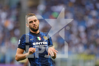 2021-08-21 - Stefan de Vrij of FC Internazionale reacts during the Serie A 2021/22 football match between FC Internazionale and Genoa CFC at Giuseppe Meazza Stadium, Milan, Italy on August 21, 2021 - Photo FCI / Fabrizio Carabelli - INTER - FC INTERNAZIONALE VS GENOA CFC - ITALIAN SERIE A - SOCCER