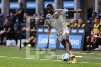 2021-08-21 - Yayah Kallon of Genoa CFC in action during the Serie A 2021/22 football match between FC Internazionale and Genoa CFC at Giuseppe Meazza Stadium, Milan, Italy on August 21, 2021 - Photo FCI / Fabrizio Carabelli - INTER - FC INTERNAZIONALE VS GENOA CFC - ITALIAN SERIE A - SOCCER